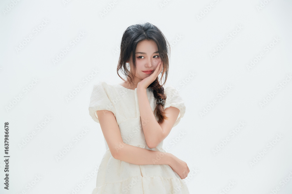 Obraz premium Chinese female college students on a white background
