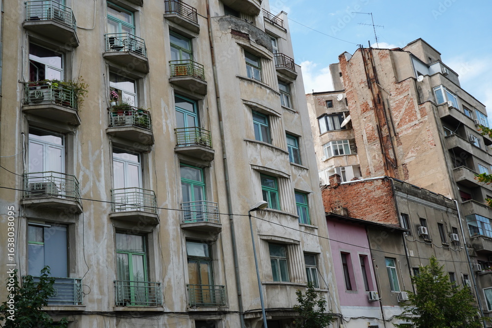 Fototapeta premium Apartments in old buildings in Bucharest