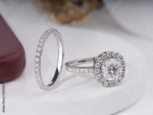 Elegant Silver engagement ring set with sparkling diamond for women 