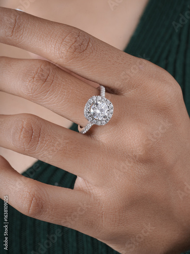 DIAMOND ENGAGEMENET RING FOR FEMALE WITH BEAUTYFUL LEDY 