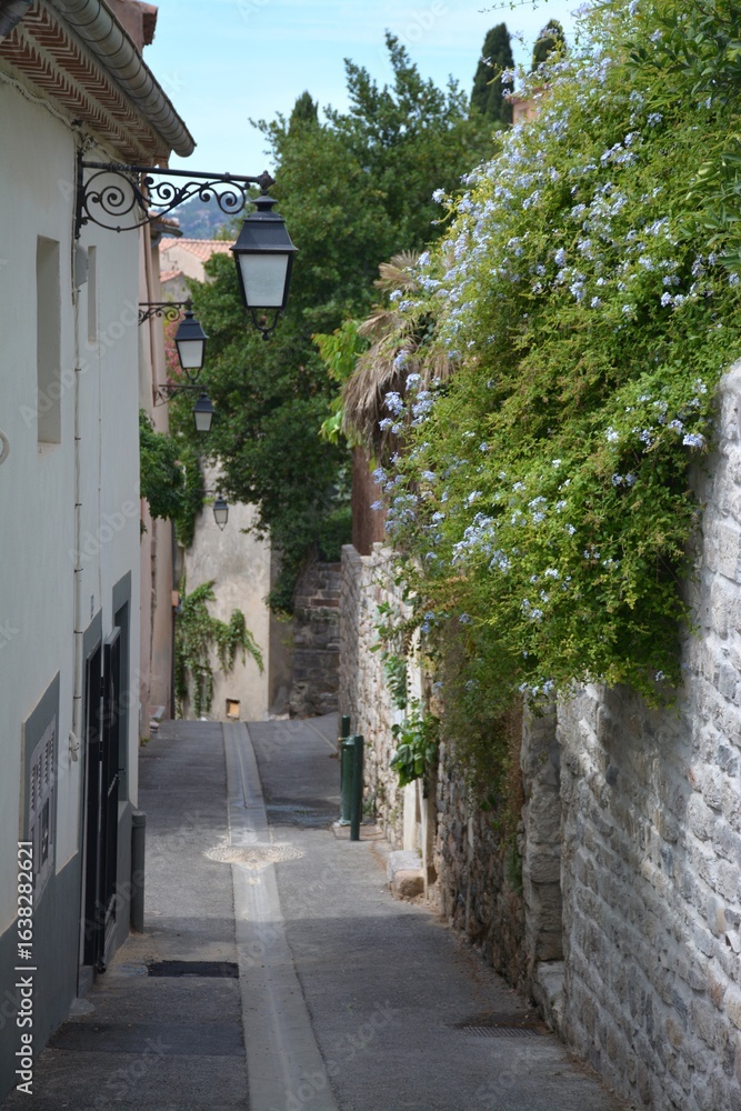 Hyères - Cité Médiévale - Ruelle de la Vielle ville Hyères - Cité Médiévale - Ruelle de la Vielle ville