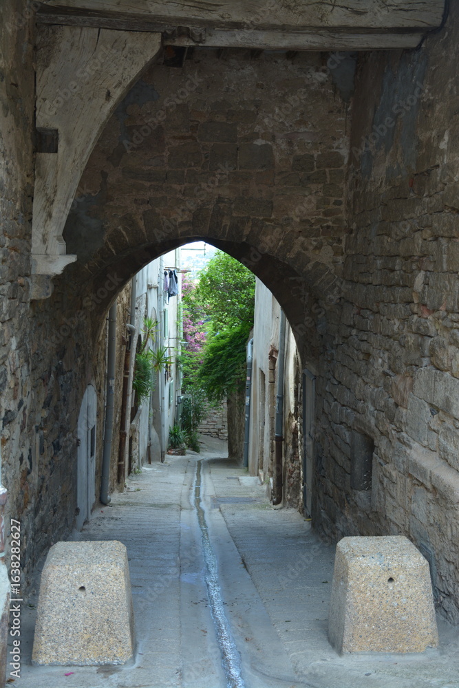 Fototapeta premium Hyères - Cité Médiévale - Ruelle de la Vielle ville