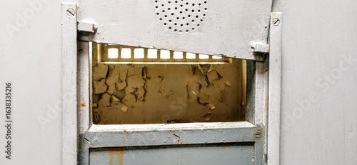 Foto Empty jail cell, locked up, hatch open