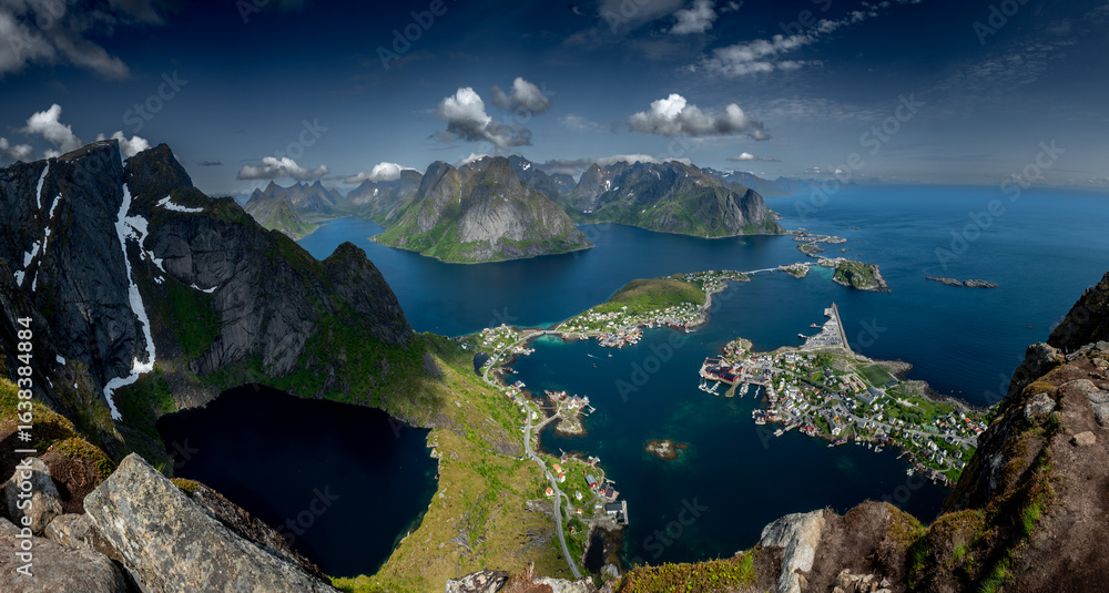 Φωτογραφία Spectacular Viewing Point Reinebringen Over Coastal Landscape At Reine And Hamno