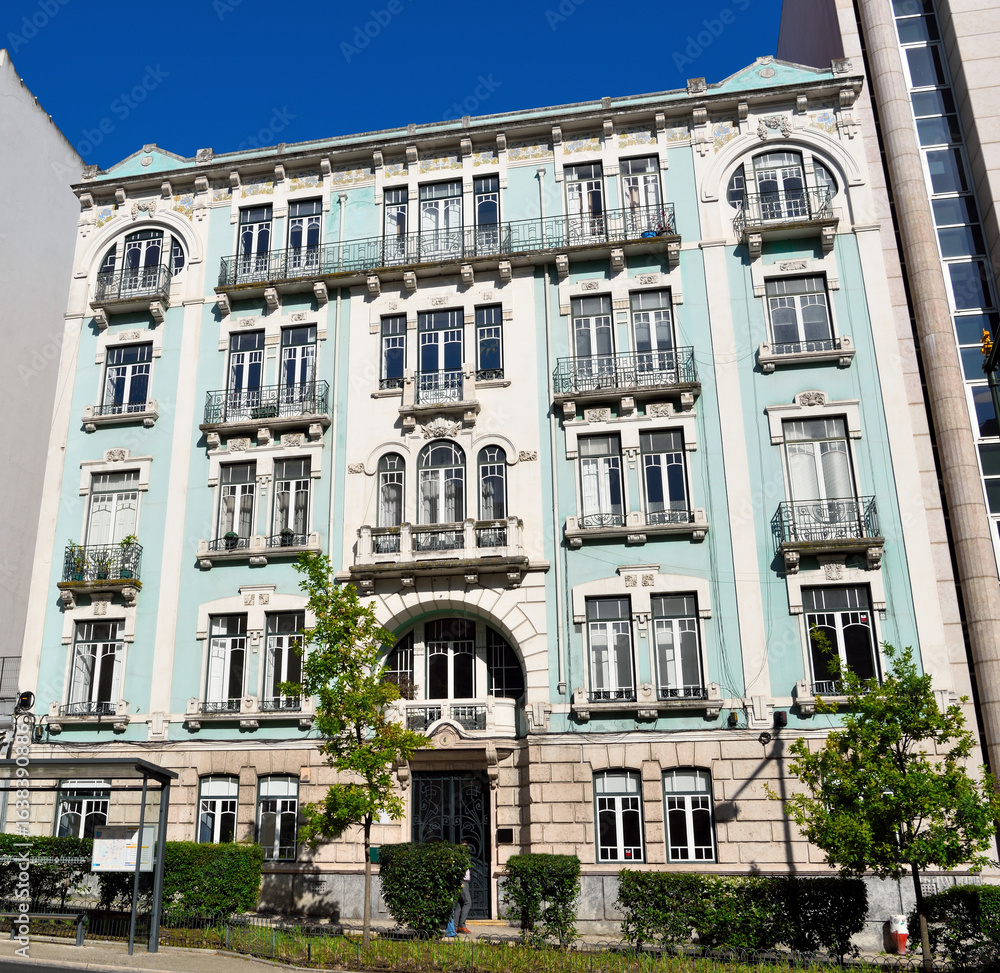 Obraz premium characteristic buildings near the Marquês de Pombal metro station in Lisbon portugal