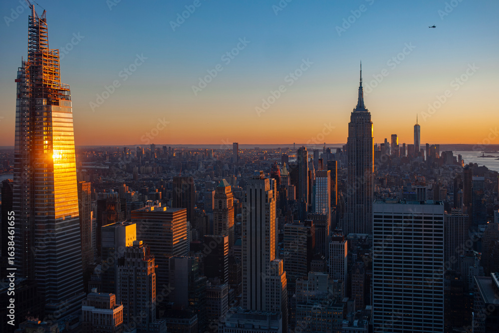 Ταπετσαρία Manhattan skyline during golden hour showing Empire State Building modern skyscr