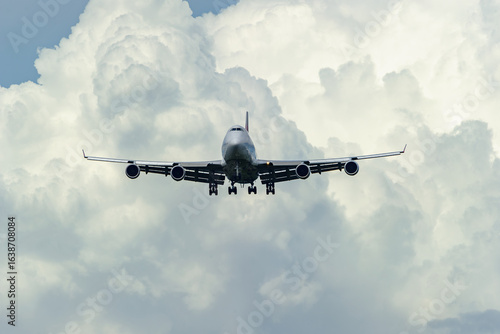 夏雲と飛行機
Airplane with summer clouds