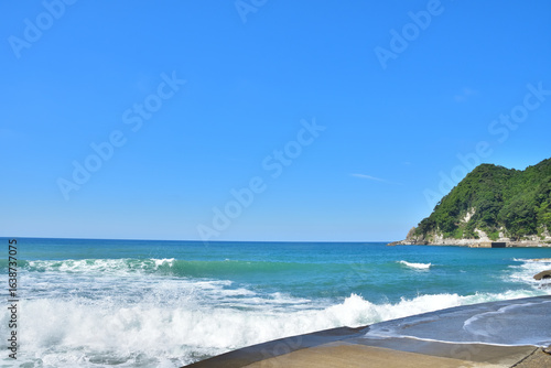 兵庫　JR山陰本線餘部駅付近の日本海の風景