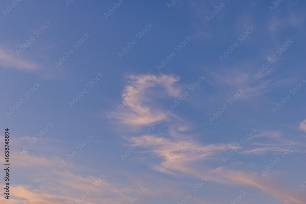 Naklejka premium 渦巻く夕焼け