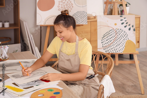 Young female artist drawing...