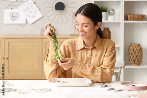 Female jewelry designer wit...