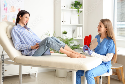 Young orthopedist showing i...