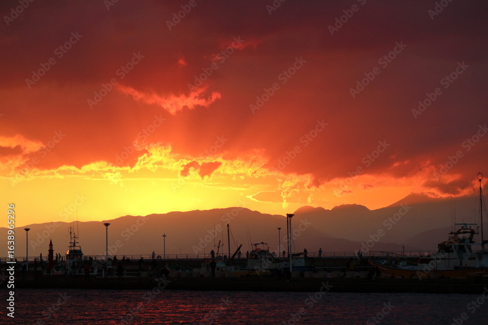 Naklejka premium 海辺の夕焼け
