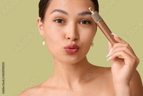 Beautiful young Asian woman...