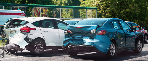 Tableau sur toile Traffic collision scene with damaged cars