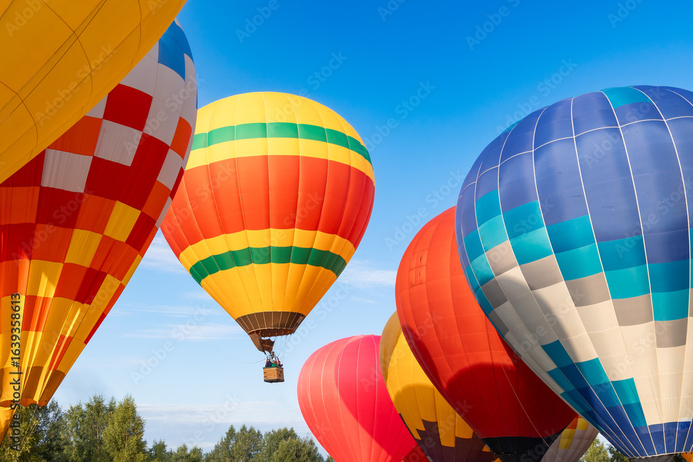 Obraz premium Vivid colorful hot air balloons close up ready to fly on sunny day