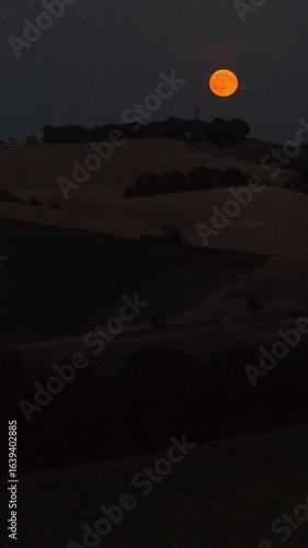 Latéral sur pleine lune verticale