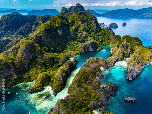 Fototapeta Naklejka Na Ścianę i Meble -  Big and Small Lagoons at Miniloc Island, Palawan, Philippines