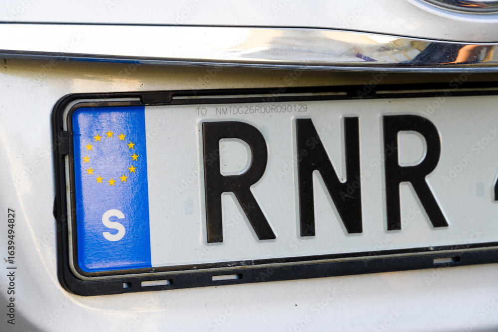 Obraz premium Ein Auto - Kennzeichen aus Scheden