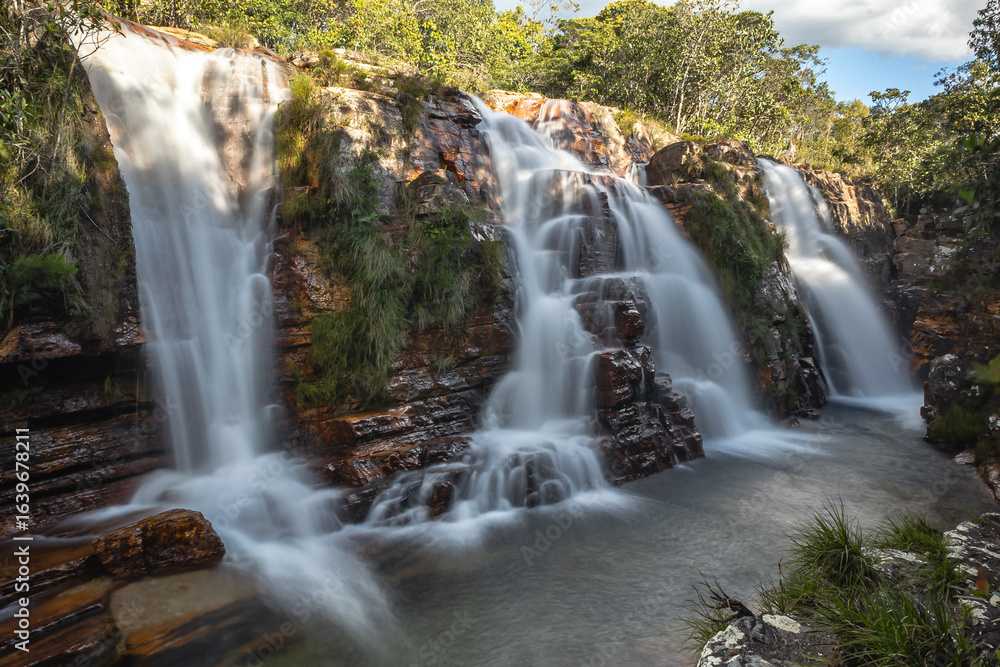 Fototapeta premium Cachoeira na cidade Cavalcante, Estado de Goiás, Brasil, região da chapada dos veadeiros