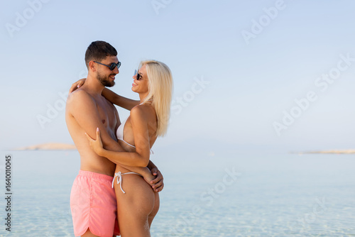 Romantic beach moment betwe...