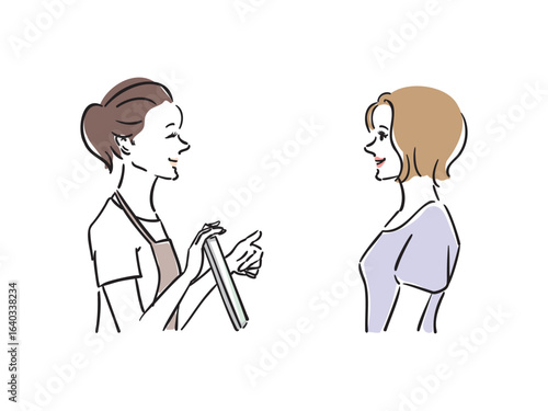 美容サロンでカウンセラーと相談する女性
