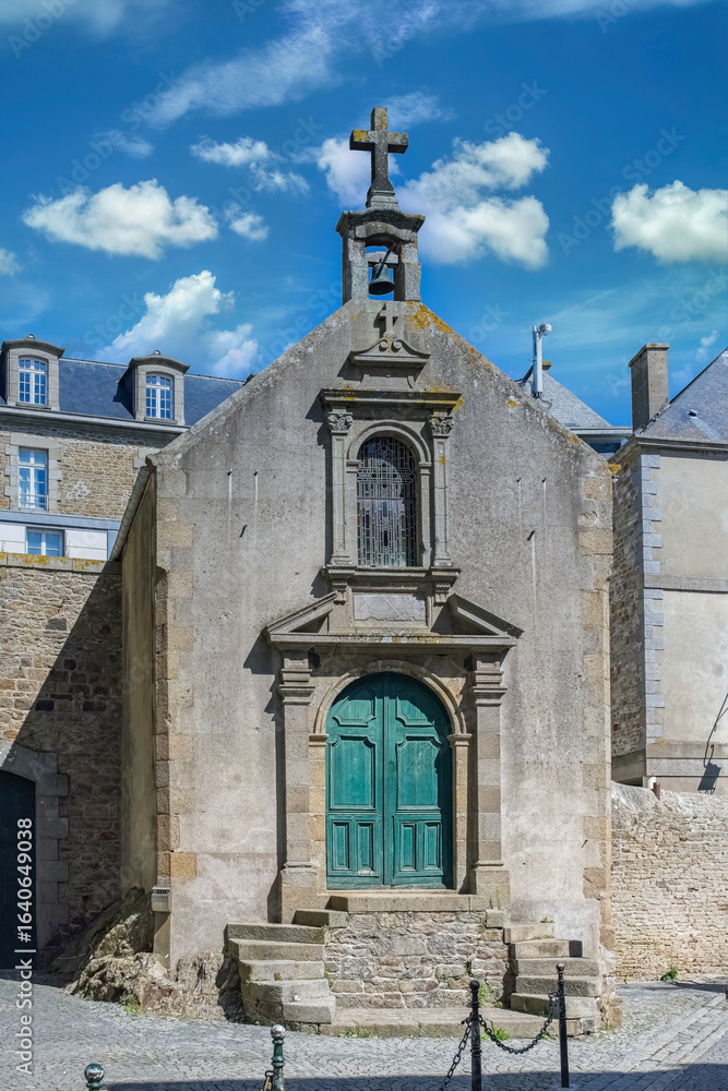 Obraz premium Saint-Malo, beautiful city in Brittany, old houses in the historic center 