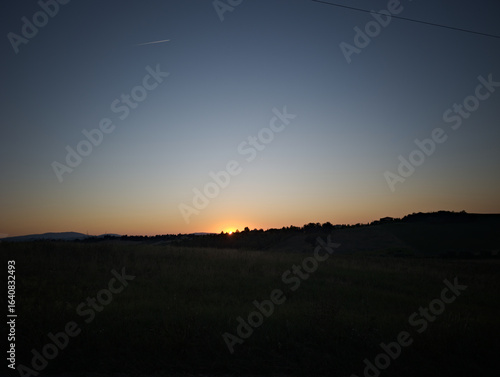 Tramonto sulle colline marchigiane in agosto