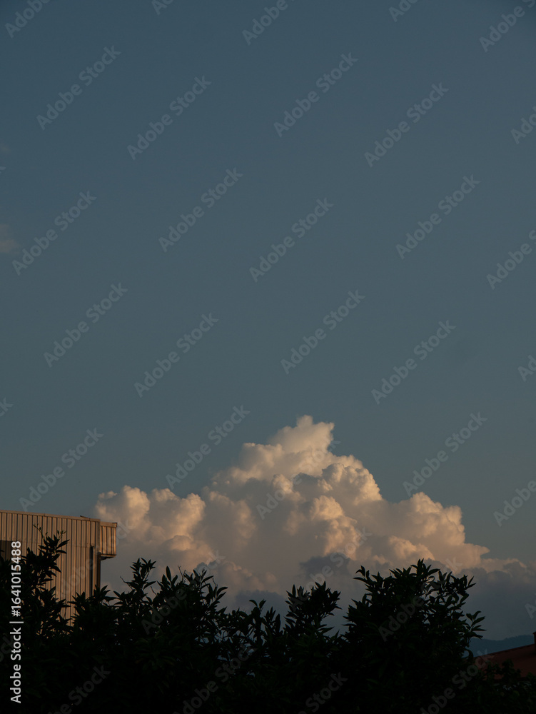 Fototapeta premium Evening sky gradient with clouds still touched by the setting sun