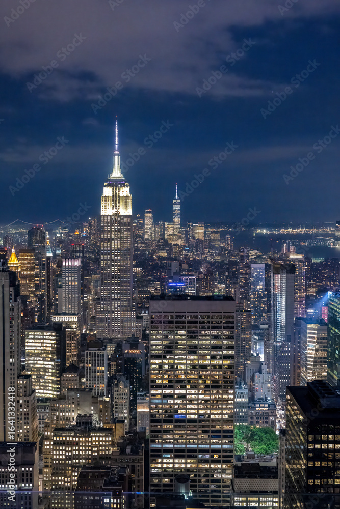 Obraz premium A bird's eye view of New York City, Manhattan in the night