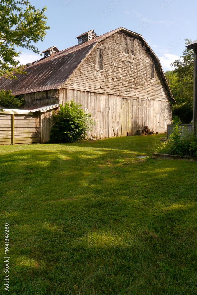 Obraz premium Classic Vintage Barn, NC 2025