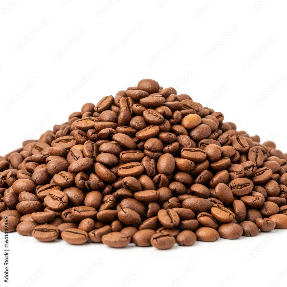 Naklejka premium A pile of roasted coffee beans isolated on a white background