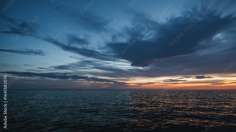 Obraz premium Nightfall scene featuring navy clouds