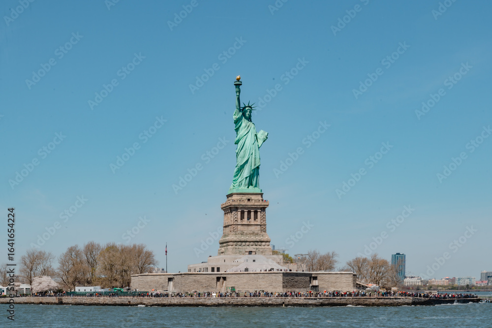 Obraz premium Statue of Liberty at Manhattan in New York United States. Sunny Day Manhattan United States. Liberty State Park. Downtown New York City.