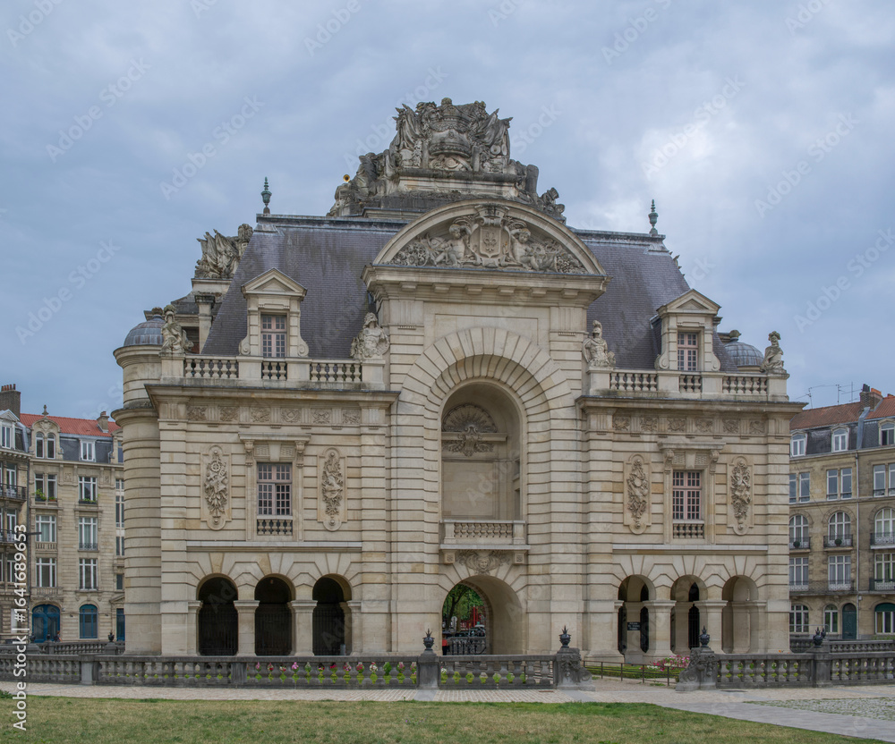 Obraz premium Lille, France - July 29, 2025 : beautiful view of the Porte de Paris