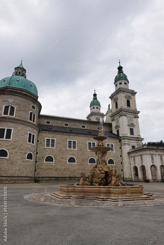 Obraz premium Residenzplatz the Residence Square in Salzburg, Austria 