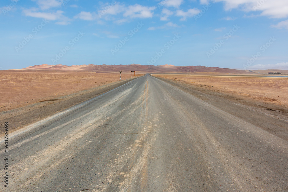 Fototapeta premium Plateau Andes Peru mountain road
