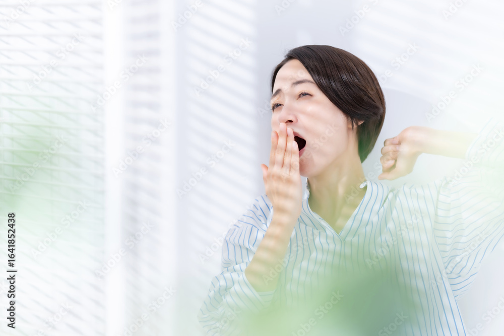起床 女性 朝 起床 女性 朝