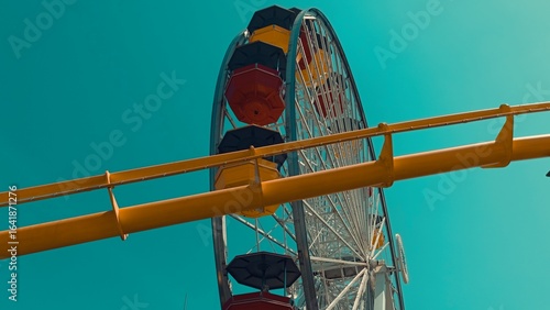 Obraz na płótnie Vintage-style Santa Monica Ferris wheel prays from below