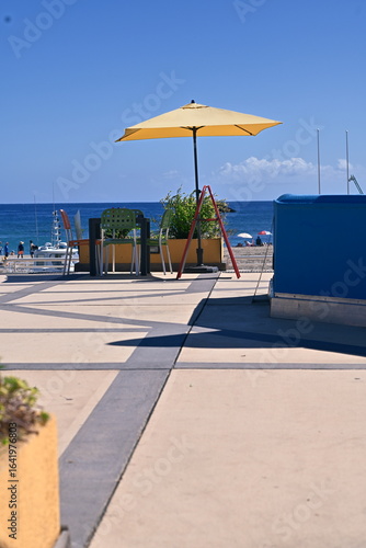 watch the beach, Saint-Gilles, Reunion Island