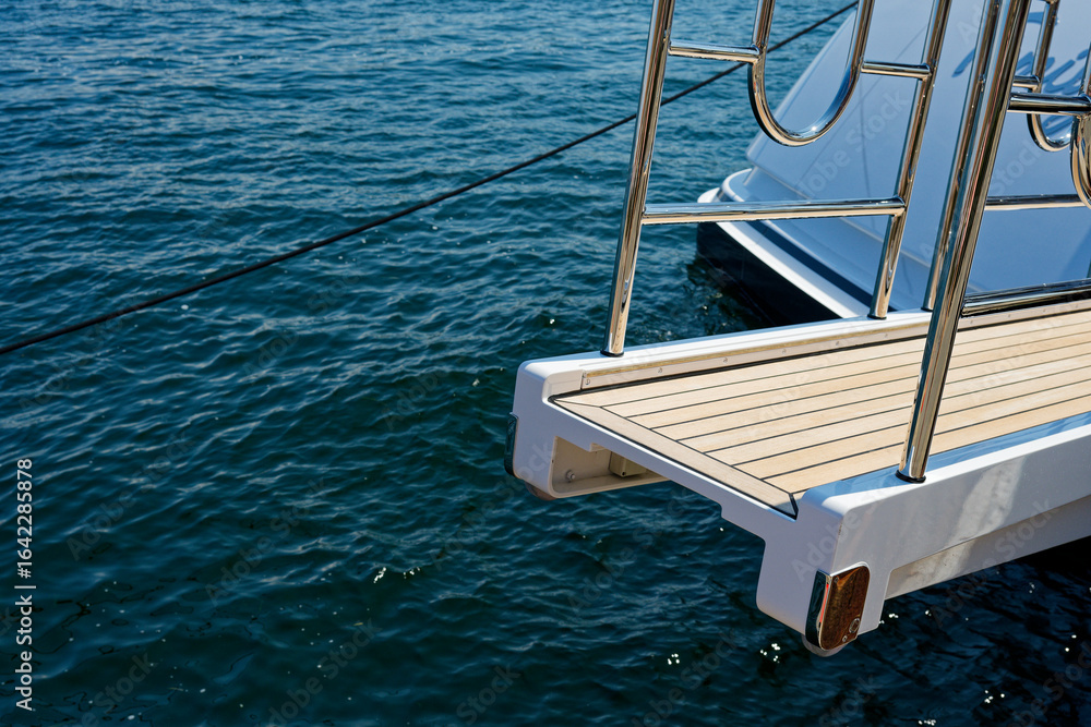 Naklejka premium Unattached ship gangway floating above the calm harbor water