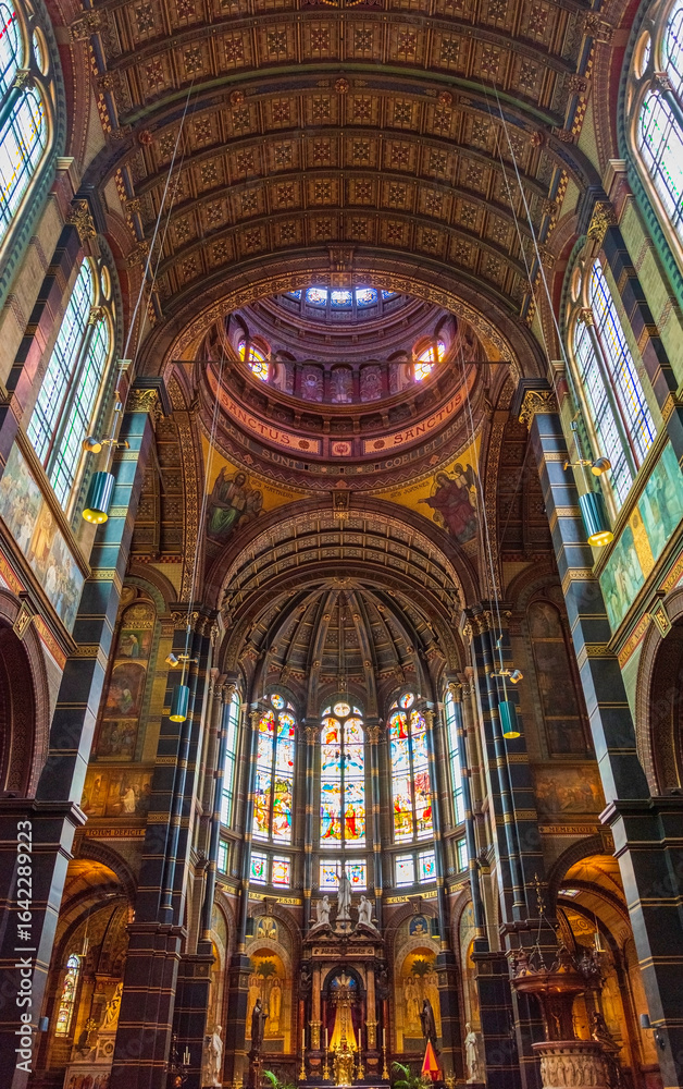 Obraz premium Windows inside the Basilica of Saint nicholas church in amsterdam
