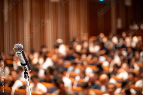 満員の講演会