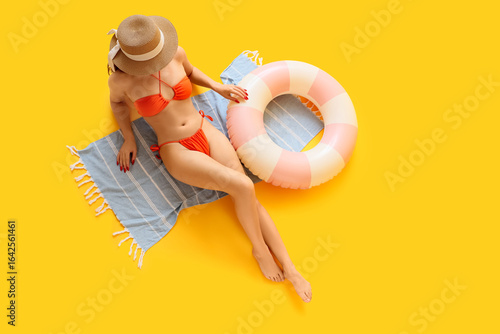 Beautiful young woman in st...