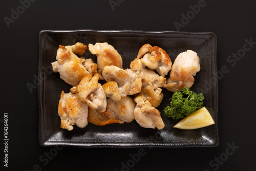 Foto 手羽トロ（鶏肩肉）塩焼き