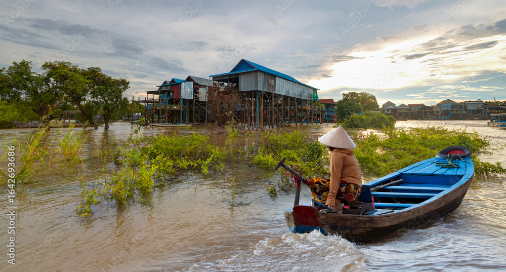 Obraz premium Tonle Sap lake, Siem reap Province, Cambodia. Fisherman in his boat, Floating village of Kompong Phluk, Cambodia.