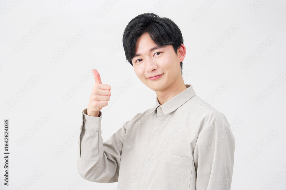 男性 20代 グッドサイン 白背景 男性 20代 グッドサイン 白背景