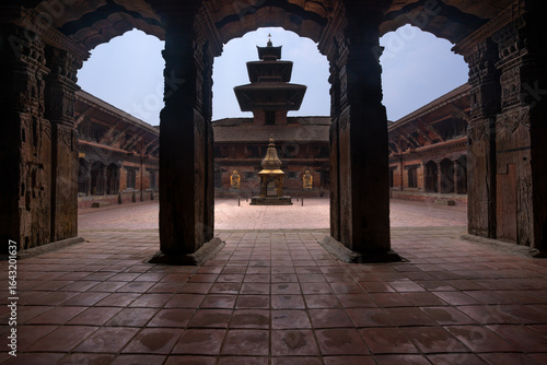 Foto Old courtyard of Patan Durbar Palace as a peaceful place in Kathmandu, Nepal