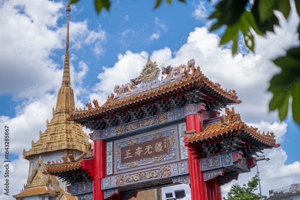 Naklejka premium Yaowarat Gate or Chinatown Gate in Bangkok, Thailand, It was built to celebrate King Bhumibol's 72nd birthday. It is located on Odeon Circle at one end of Yaowarat Road