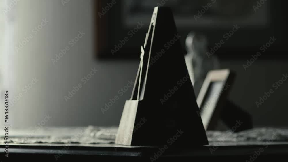 Pyramid Metronome pendulum clicking musical tempo Beats per Minute